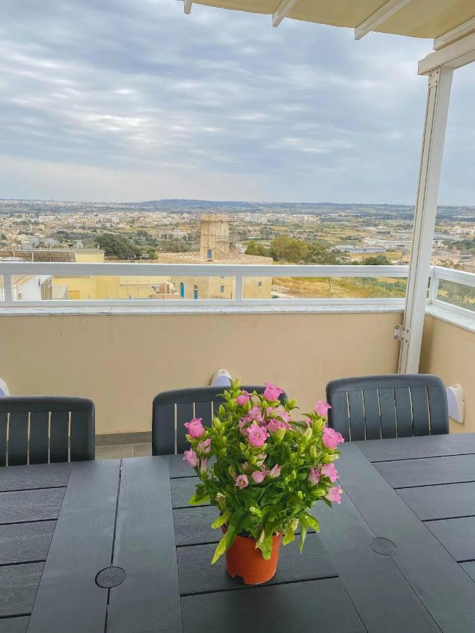 Apartamento The Blue Mill Penthouse With Beautiful Views Naxxar Exterior foto
